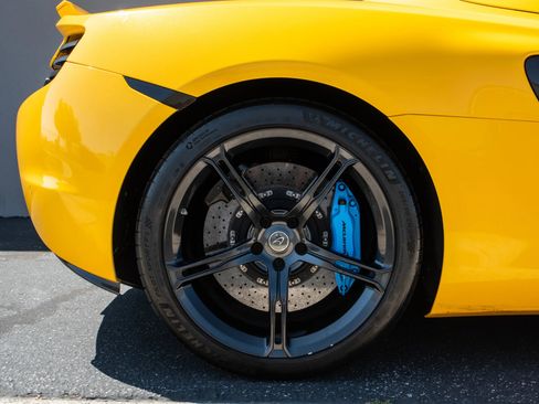 Used 2015 McLaren 650S Spider image 36