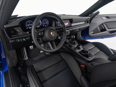 Certified 2025 Porsche 911 Carrera RWD image 4