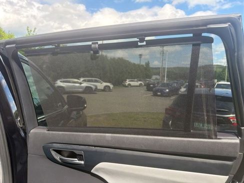 Used 2021 Toyota Highlander XLE AWD/4WD image 23