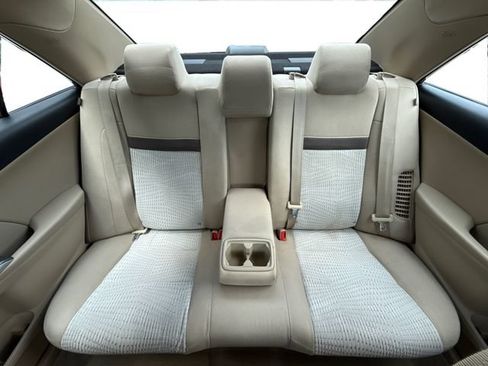 Used 2014 Toyota Camry XLE w/ Moonroof Package FWD image 16