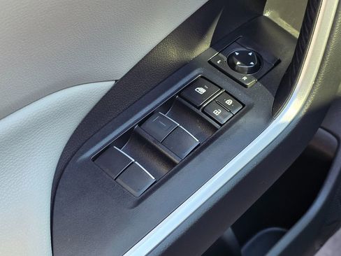 Used 2020 Toyota RAV4 XLE Premium image 29