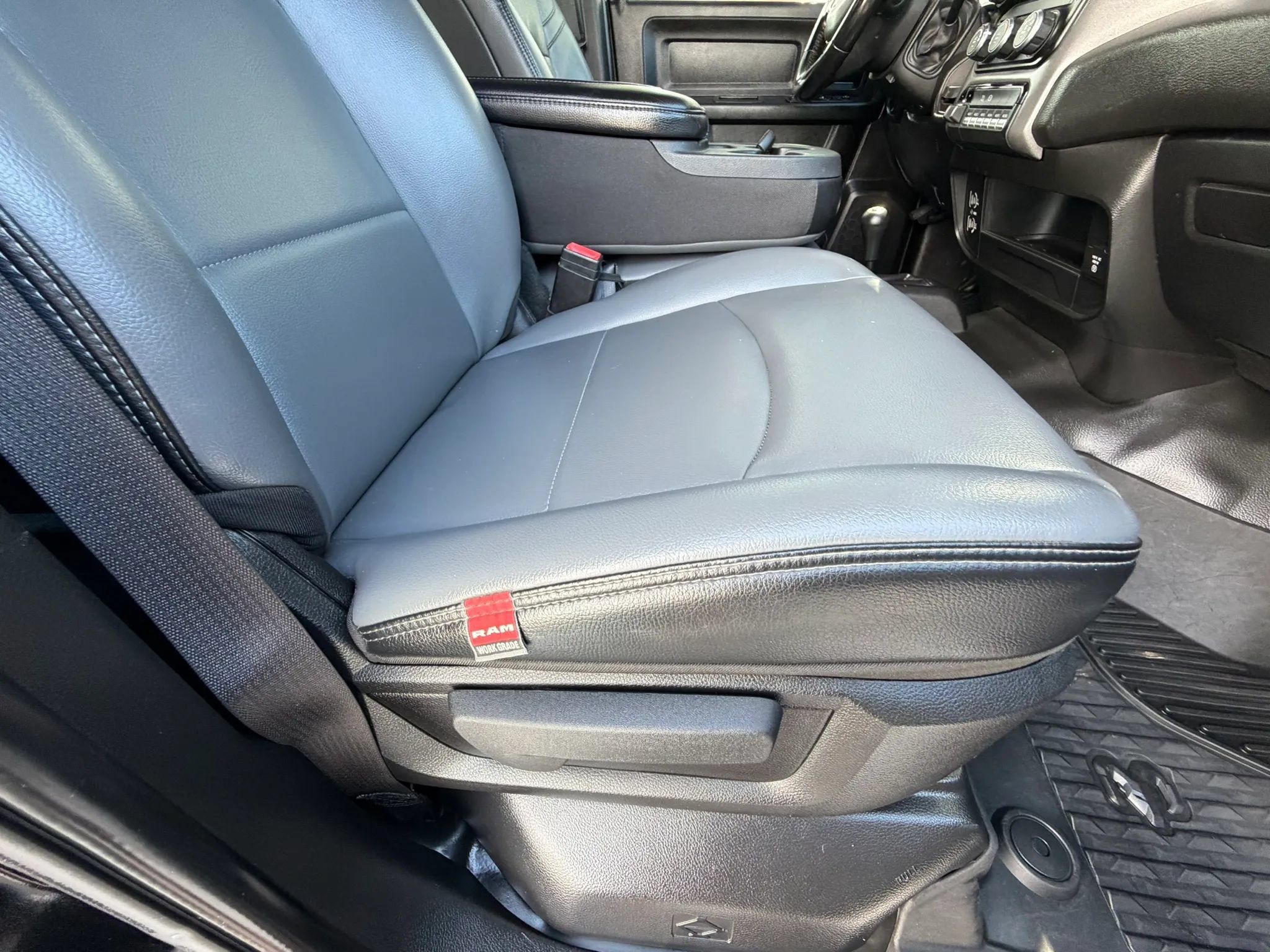 Used 2022 RAM 3500 Tradesman w/ Safety Group AWD/4WD image 19