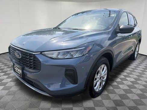 Used 2025 Ford Escape Active AWD/4WD image 3