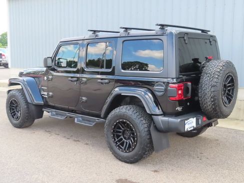 Used 2018 Jeep Wrangler Unlimited Sahara w/ Dual Top Group AWD/4WD image 9