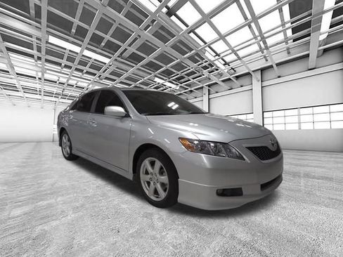 Used 2009 Toyota Camry SE FWD image 1
