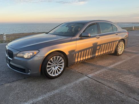 Used 2012 BMW 750Li xDrive image 2
