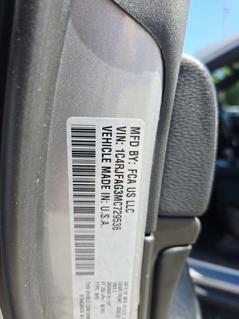 Certified 2021 Jeep Grand Cherokee Laredo AWD/4WD image 33