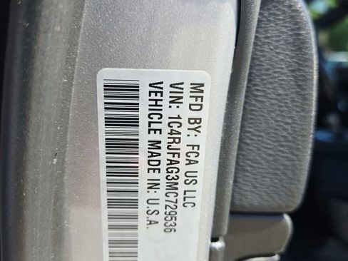 Certified 2021 Jeep Grand Cherokee Laredo AWD/4WD image 33