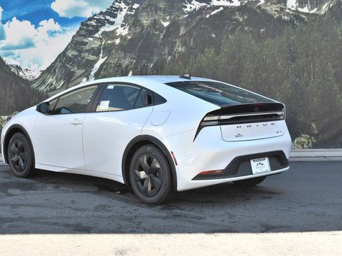 New 2026 Toyota Prius Plug-In Hybrid FWD image 3