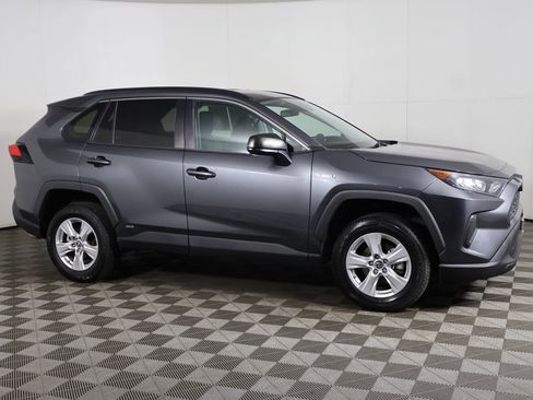 Used 2021 Toyota RAV4 LE AWD/4WD image 11
