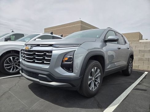 Used 2025 Chevrolet Equinox LT w/ Convenience Package II FWD image 2