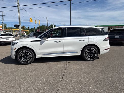 Used 2023 Lincoln Aviator Black Label w/ Class IV Trailer Tow Package AWD/4WD image 2