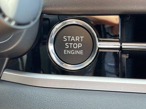 Used 2025 Mitsubishi Outlander SE image 30