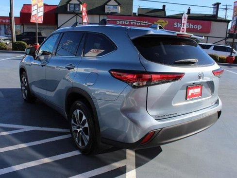 Certified 2021 Toyota Highlander XLE AWD/4WD image 5