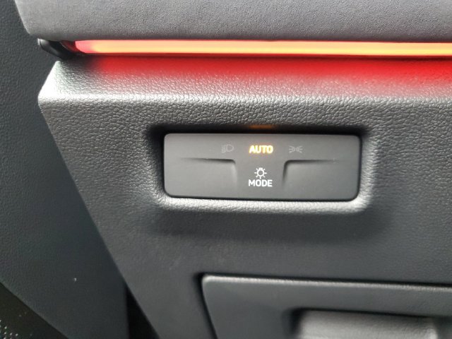 New 2026 Volkswagen Tiguan SE R-Line FWD image 28