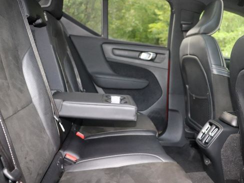 Used 2019 Volvo XC40 T4 R-Design FWD image 35