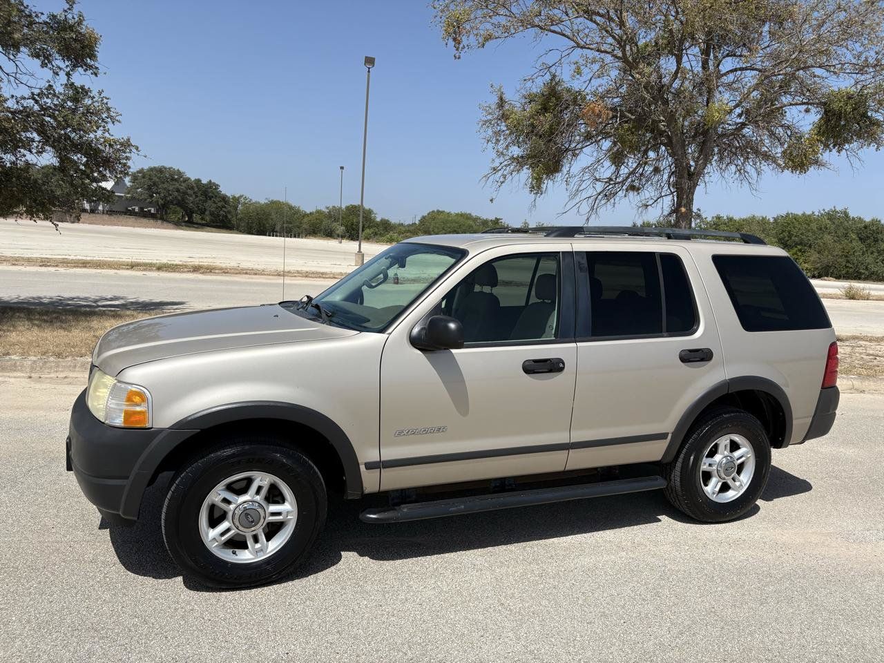 Used 2004 Ford Explorer XLS RWD image 4