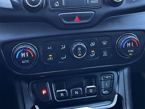 Used 2021 GMC Terrain SLT w/ Infotainment Package II image 18