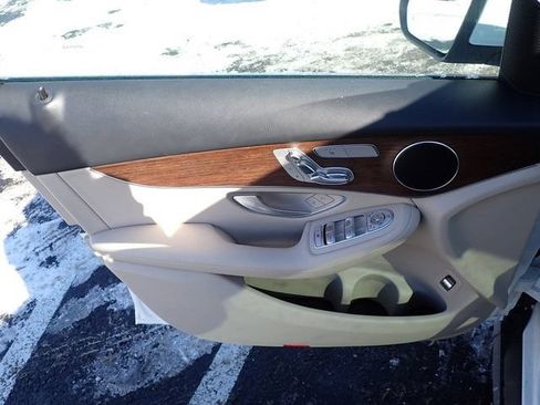 Used 2022 Mercedes-Benz GLC 300 4MATIC image 21