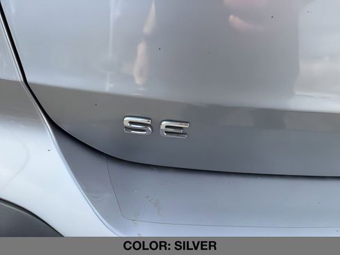 Used 2022 Volkswagen Taos SE w/ Panoramic Sunroof Package image 9