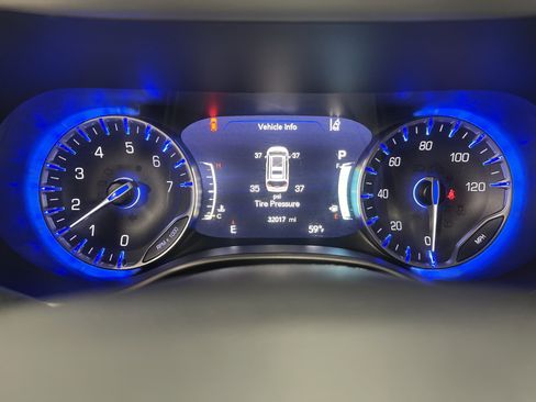 Used 2024 Chrysler Pacifica Touring-L image 20