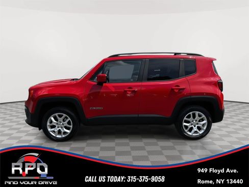 Used 2017 Jeep Renegade Latitude w/ Cold Weather Group AWD/4WD image 2