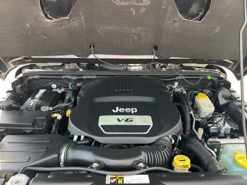 Used 2016 Jeep Wrangler Unlimited Rubicon AWD/4WD image 36