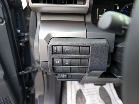 Certified 2025 Toyota Tacoma SR5 w/ SR5 Upgrade Package image 20