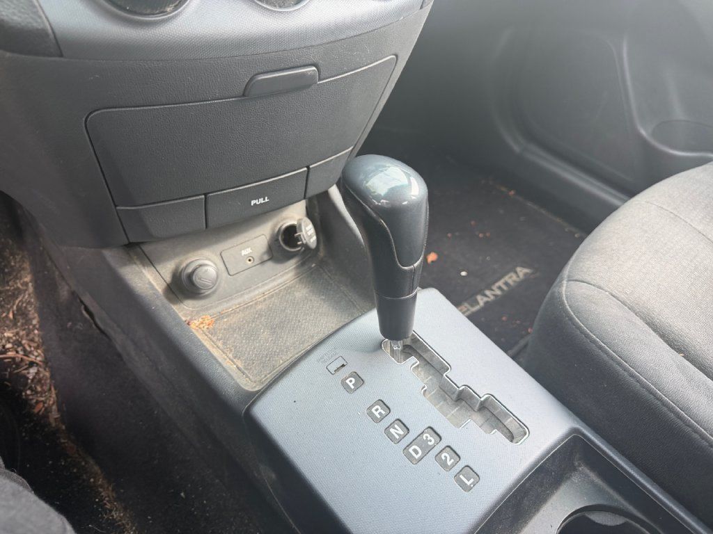 Used 2009 Hyundai Elantra SE FWD image 29