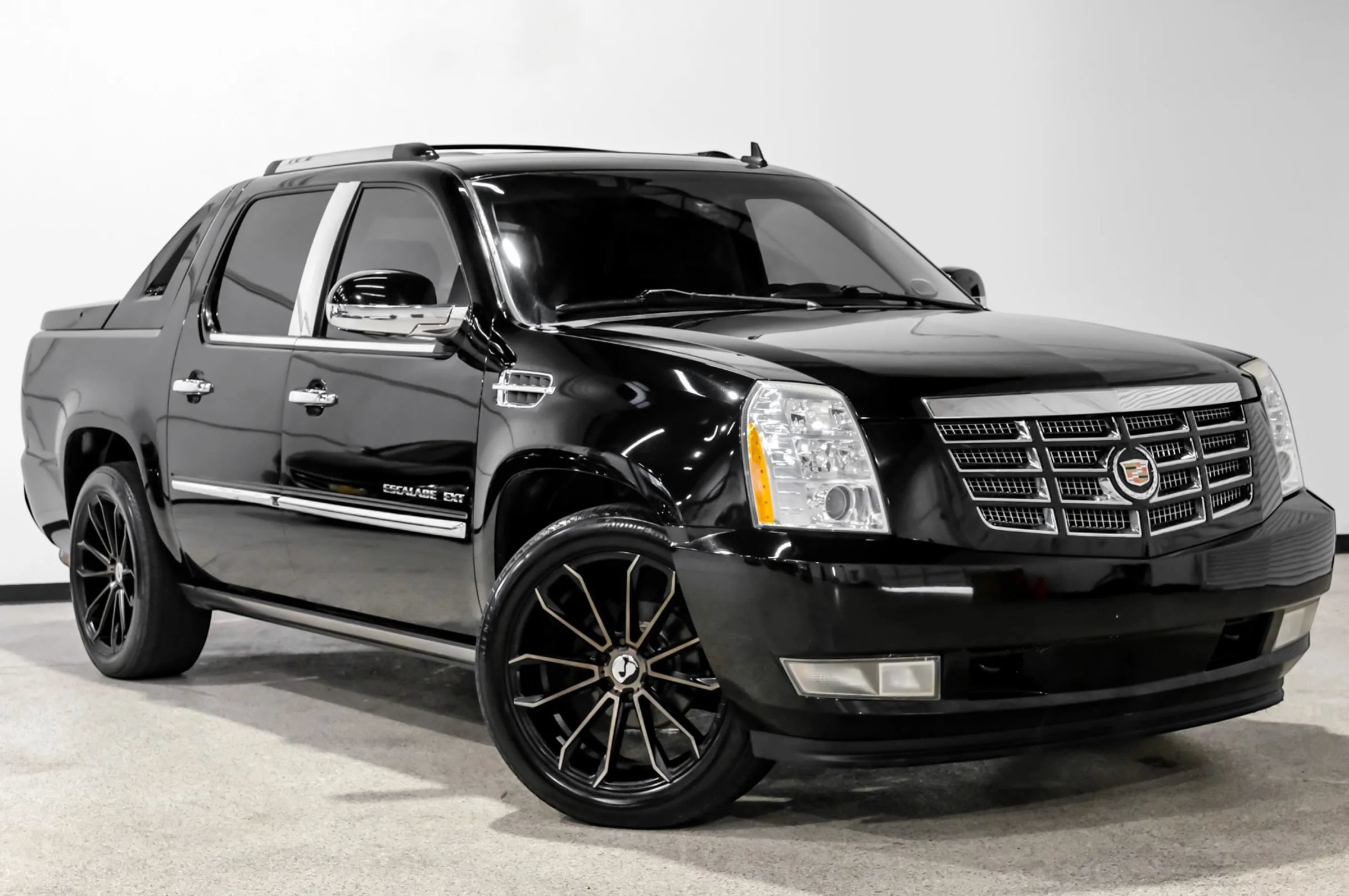 Used 2012 Cadillac Escalade EXT Premium AWD/4WD image 4