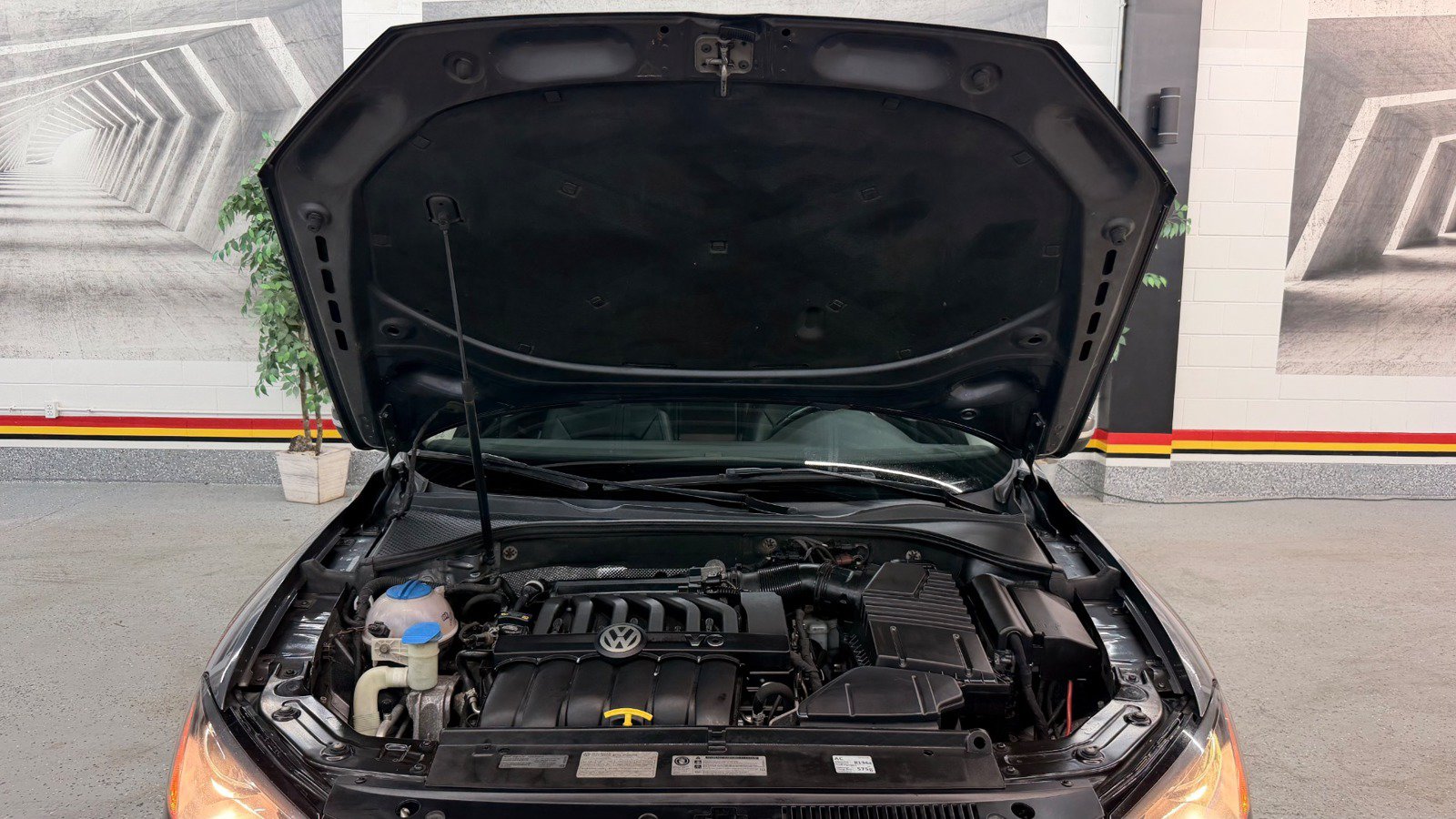 Used 2014 Volkswagen Passat 3.6 SEL Premium FWD image 9