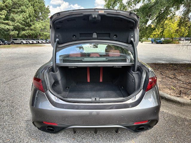 Used 2023 Alfa Romeo Giulia Veloce RWD image 24