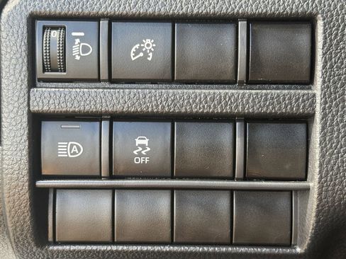 Used 2025 Toyota Tacoma SR AWD/4WD image 25