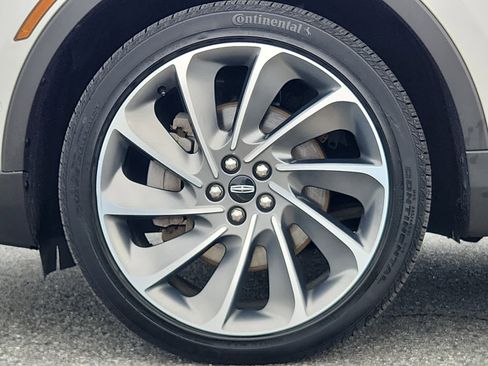 Used 2022 Lincoln Nautilus Reserve w/ Equipment Group 201A image 6