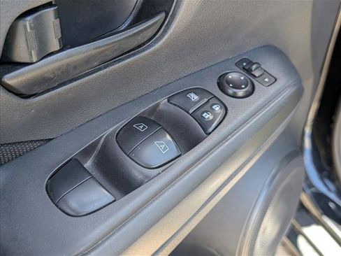 Used 2022 Nissan Kicks S FWD image 12