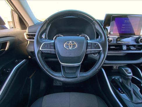Certified 2024 Toyota Highlander LE image 6