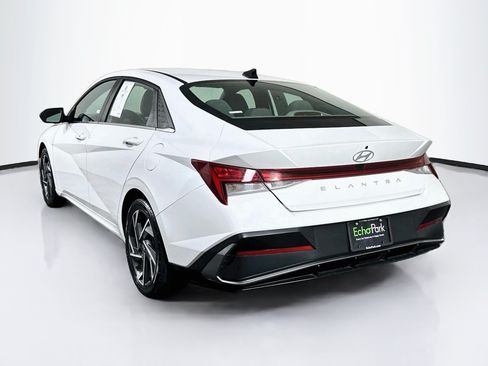 Used 2025 Hyundai Elantra SEL FWD image 5