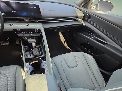 Used 2025 Hyundai Elantra Limited w/ Cargo Package FWD image 11