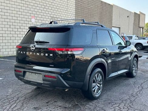 Certified 2025 Nissan Pathfinder SV AWD/4WD image 4