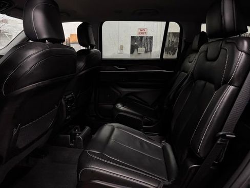 Used 2023 Jeep Grand Cherokee L Limited image 19