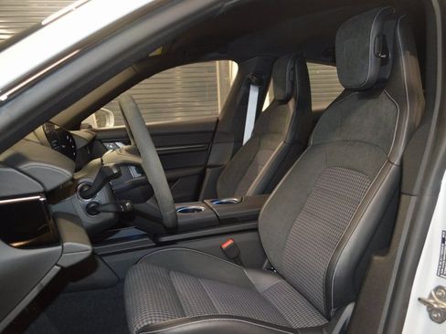 Used 2025 Porsche Taycan RWD image 5