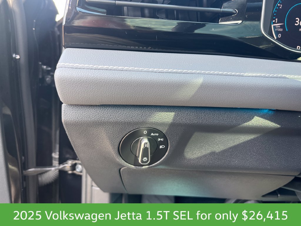 Used 2025 Volkswagen Jetta SEL FWD image 30