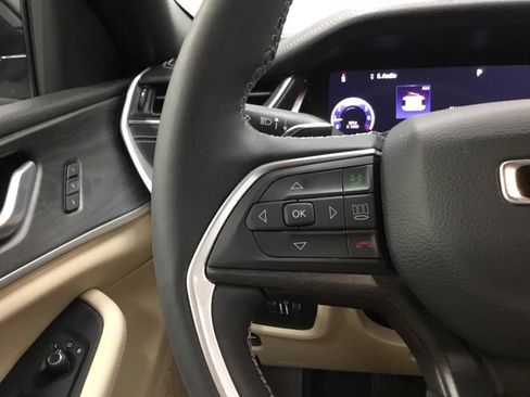 Used 2023 Jeep Grand Cherokee Limited AWD/4WD image 42