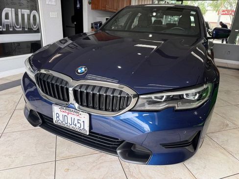 Used 2019 BMW 330i Sedan w/ Premium Package RWD image 3