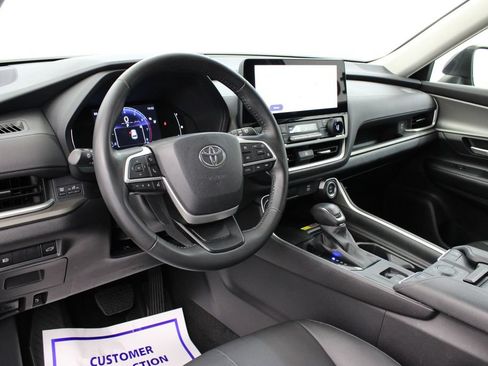 Used 2025 Toyota Grand Highlander AWD image 15