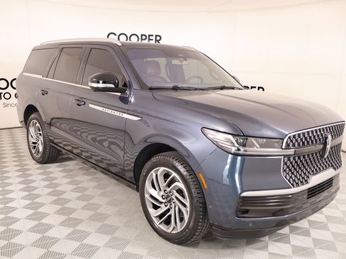 Used 2025 Lincoln Navigator Reserve AWD/4WD image 1