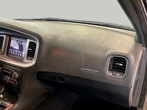 Used 2019 Dodge Charger SXT RWD image 17