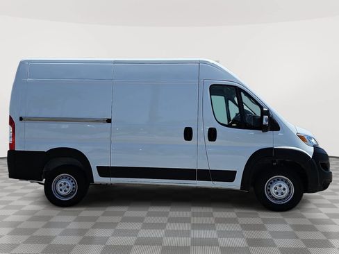 Used 2025 RAM ProMaster 2500 w/ Convenience Group FWD image 9