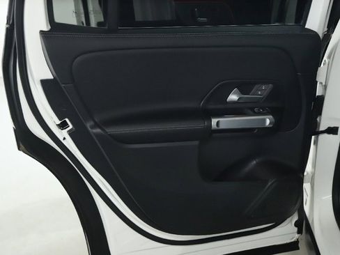 Used 2022 Mercedes-Benz GLB 250 4MATIC image 13