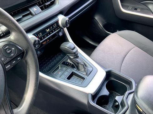Used 2020 Toyota RAV4 XLE FWD image 16